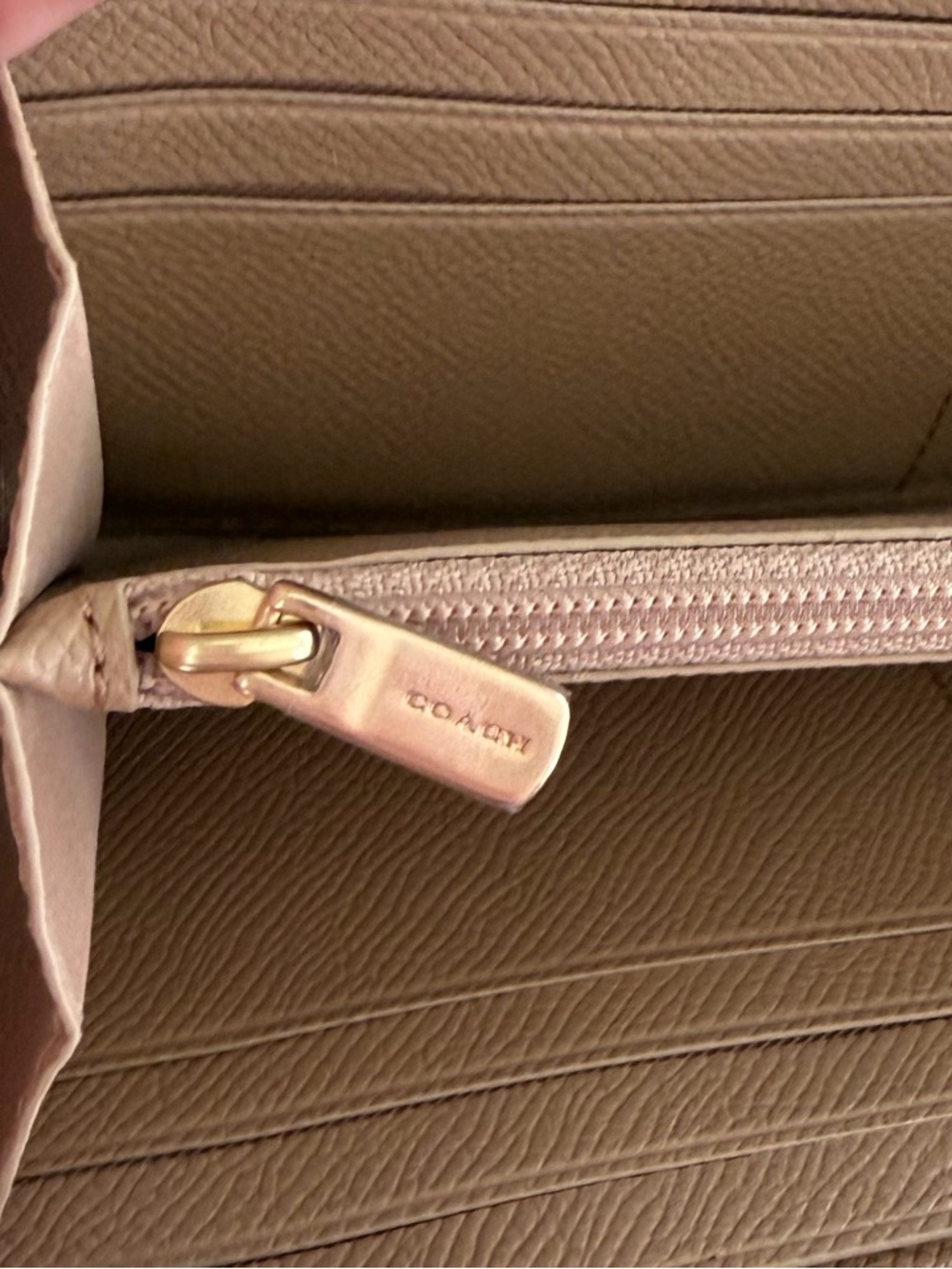 Coach Beechwood Beige Crossgrain Leather Zip Wallet NWT - Picture 9 of 9